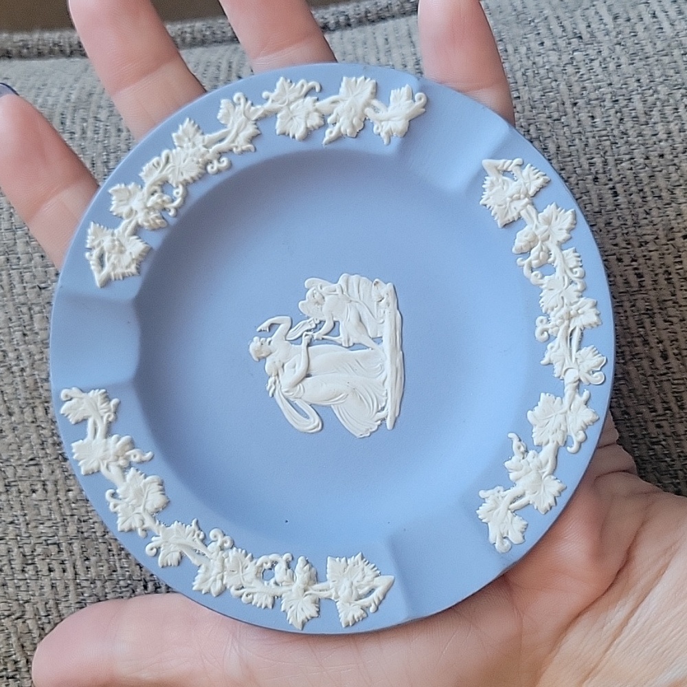 Vintage Wedgewood Jasperware Decorative Ashtray Made in England - Picture 3 of 5
